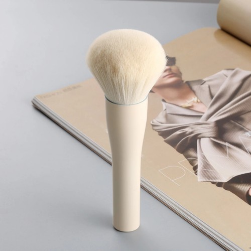 Large powder makeup brush - large,